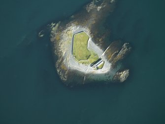 Oblique aerial view centred on the lighthouse, taken from the SE.