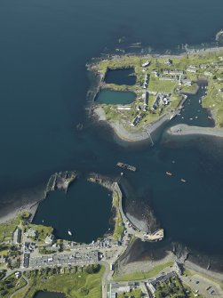 General oblique aerial view centred on the village and the remains of the slate quarries with the slate quarry and harbour adjacent, taken from the NE.