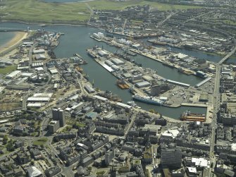 Aberdeen. 
General oblique aerial view centred on the harbour, taken from the NW.