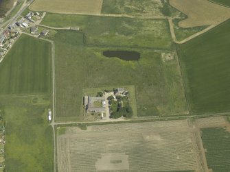 Oblique aerial view centred on the farmhouse and farmsteading, taken from the W.