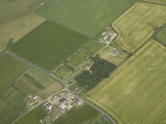 Oblique aerial view centred on the remains of the castle and tower-house, taken from the SW.