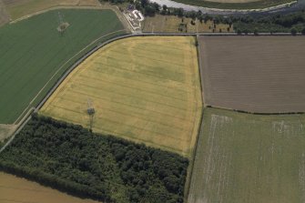 Oblique aerial view centred on the cropmarks of the pit-alignment and the possible enclosure with the remains of the church and burial ground adjacent, taken from the NNW.