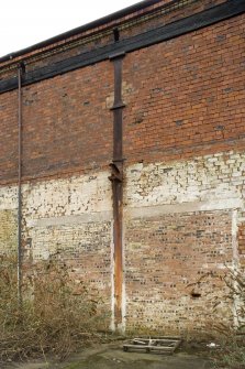 S side. View from SE showing communal wall, adjoining building having been demolished, note the remains of cast-iron wall brackets and stanchions (commmonly used until c.1870) from the adjacent property now demolished. Timber was also used (note wall head beam).