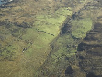 General oblique aerial view centred on the remains of the farmstead, chapel, enclosure, townships, rig and lazy beds, taken from the NNW.