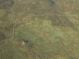 Oblique aerial view centred on the remains of the township and rig, taken from the SE.