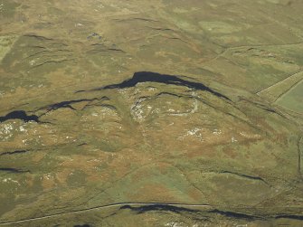 Oblique aerial view centred on the remains of the fort, taken from the SSE.