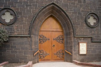 SE Entrance. Detail