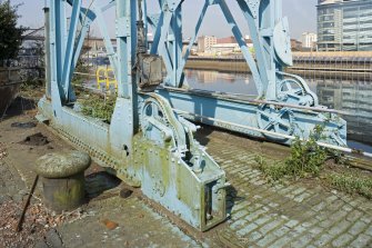 Detail of running gear for travelling crane