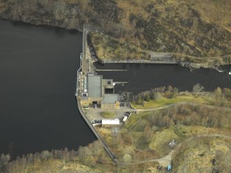 Oblique aerial view centred on the dam and electricity generating station, taken from the SSW.
