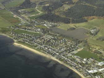 Oblique aerial view centred on the town, taken from the E.