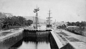 Page 18  No. 1  "On the Caledonian canal, at Muirtown. 1075 J.V."
Photograph Album No.140:  C R & Co American Album