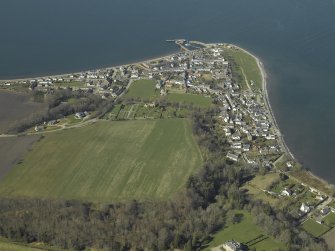 General oblique aerial view centred on the town, taken from the SE.