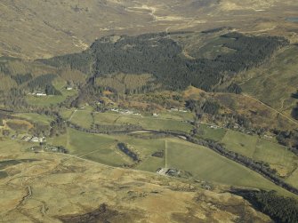 General oblique aerial view centred on the country house, watermill, road bridge and township, taken from the S.
