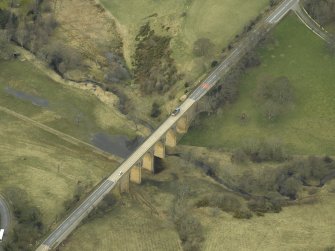 Oblique aerial view centred on the road bridge, taken from the E.