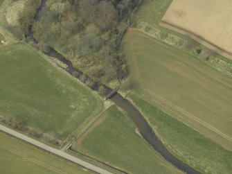 Oblique aerial view centred on the footbridge, taken from the SE.