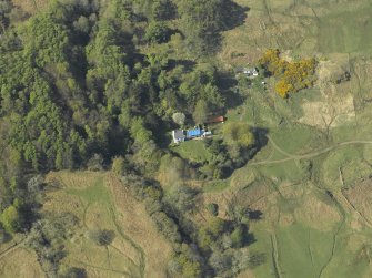 Oblique aerial view centred on the farmstead, taken from the S.