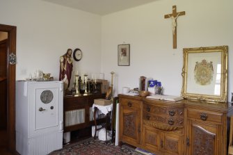 Interior. View of vestry.