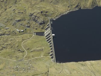 Oblique aerial view centred on the dam, taken from the NE.