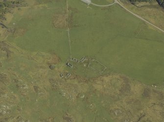 Oblique aerial view centred on the remains of the cairn and township, taken from the W.