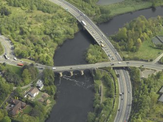 Oblique aerial view centred on the bridge, taken from the SSW.