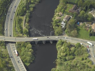 Oblique aerial view centred on the bridge, taken from the NE.