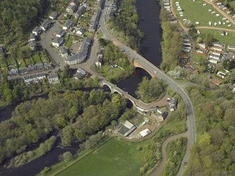 Oblique aerial view centred on the bridges, taken from the E.