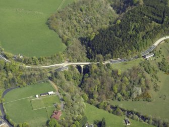 Oblique aerial view centred on the bridge, taken from the SW.