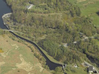 Oblique aerial view centred on the dam, taken from the SSW.