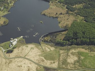 Oblique aerial view centred on the dam, taken from the NW.