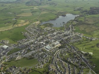 General oblique aerial view of the town with Carlingwark Loch beyond, taken from the NW.