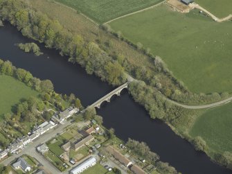 Oblique aerial view centred on the road bridge, taken from the W.
