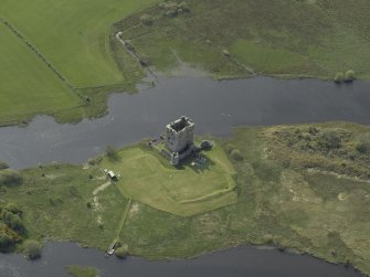 Oblique aerial view centred on the castle, taken from the E.
