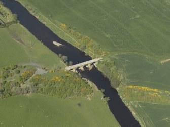 Oblique aerial view centred on the railway viaduct, taken from the SW.