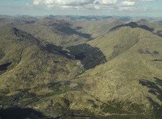 Oblique aerial view centred on the Glenfinnan railway viaduct and Glen Finnan, view from SSW.
