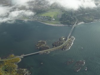 Oblique aerial view centred on the road bridge with the adjacent village of Caol Acain (Kyleakin), taken from the N.