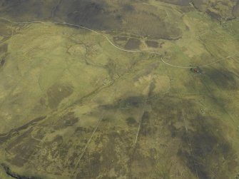 Oblique aerial view centred on the remains of the township, taken from the SW.