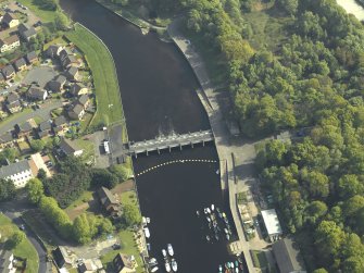Oblique aerial view centred on the weir, taken from the NNW.