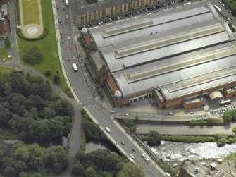 Oblique aerial view centred on the bridge with Old Partick Bridge and Kelvin Hall adjacent, taken from the N.