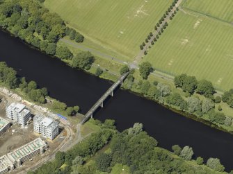 Oblique aerial view centred on the bridge, taken from the SSE.