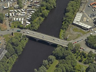 Oblique aerial view centred on the bridge, taken from the NW.