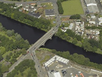 Oblique aerial view centred on the bridge, taken from the S.