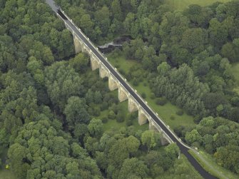 Oblique aerial view centred on the aqueduct, taken from the SE.