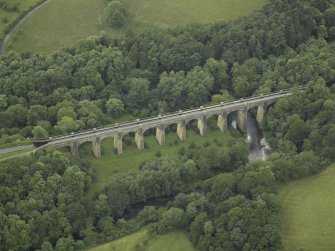 Oblique aerial view centred on the aqueduct, taken from the N.