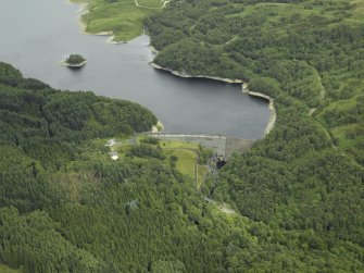 Oblique aerial view centred on the dam, taken from the SSW.