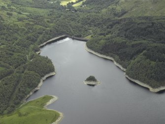 Oblique aerial view centred on the reservoir, taken from the S.