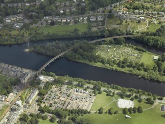 Oblique aerial view centred on the bridge, taken from the SSE.