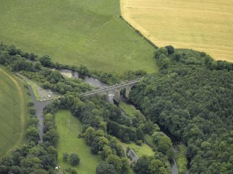General oblique aerial view centred on the aqueduct, taken from the NE.