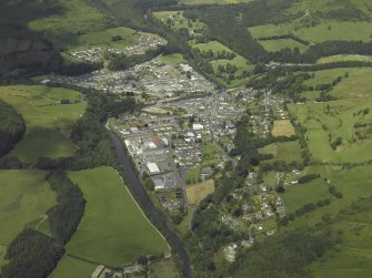 General oblique aerial view centred on the town, taken from the SE.