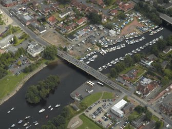 Oblique aerial view centred on the bridge, taken from the NW.