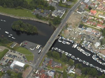 Oblique aerial view centred on the bridge, taken from the SW.